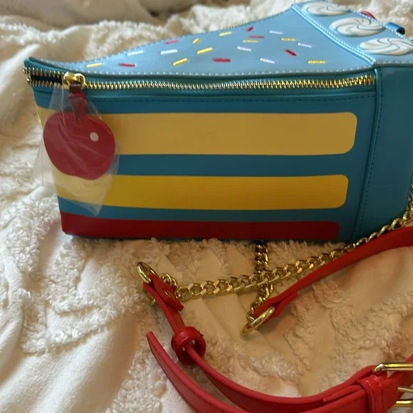 BNWT Loungefly Disney Snow White Cake Slice purse - Picture 4 of 6